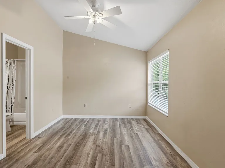 1710 NW 7th St #202 — Photo 12