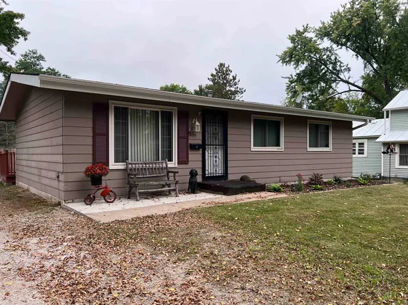 409 Scott St, Waupaca, WI 54981