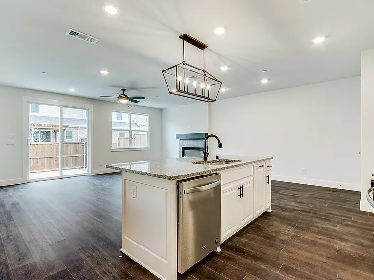 613 Emily Ln — Photo 11