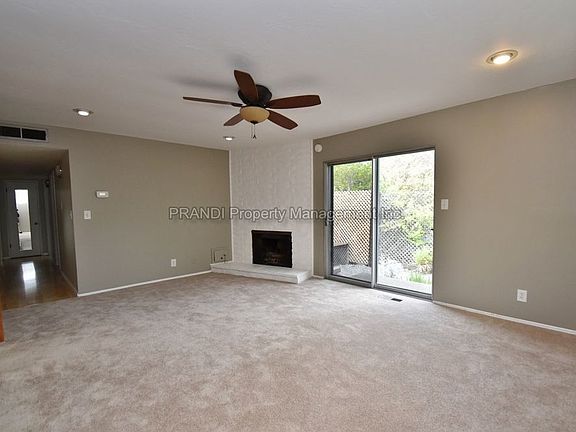 2nd image of 390 Calle De La Mesa