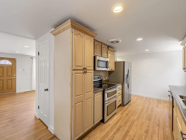 1640 Buchtel Blvd — Photo 9