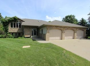 5406 Nordic Ln, Bismarck, ND 58503