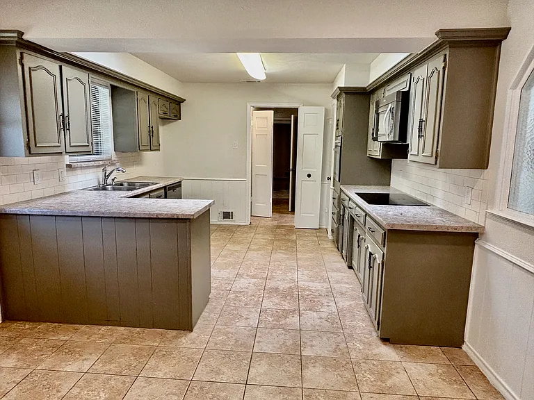 8635 Bacardi Dr — Photo 10