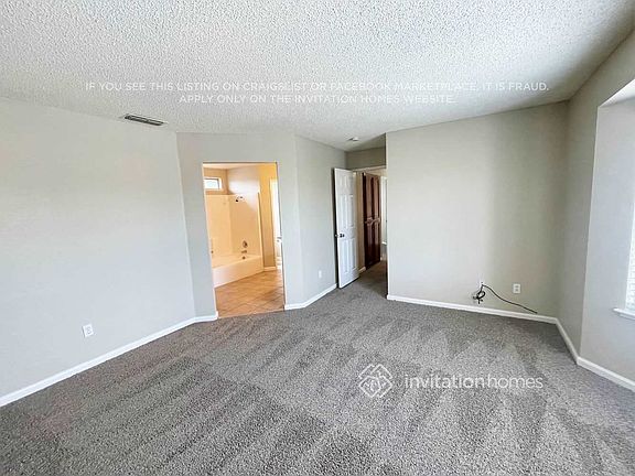 5th image of 910 Edgewood Cir