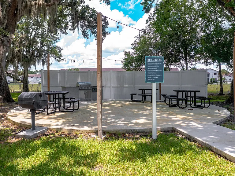 Waters Edge Apartments — Photo 26
