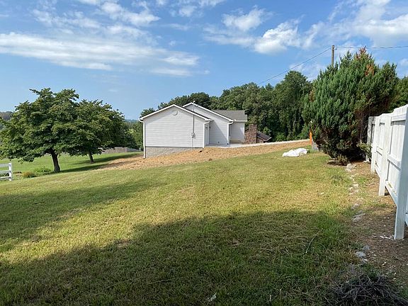 4th image of 3370 Lake Forest Dr