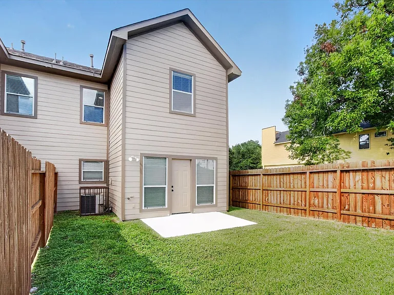 3323 Dennis St #A — Photo 14