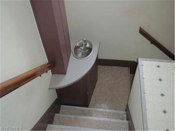 2nd image of 19 Halls Heights Ave #19