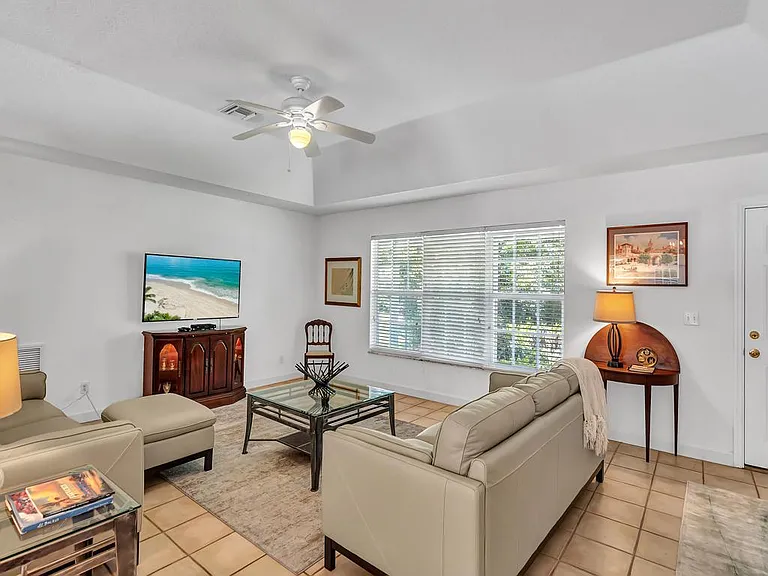 1545 Pelican Ln — Photo 6