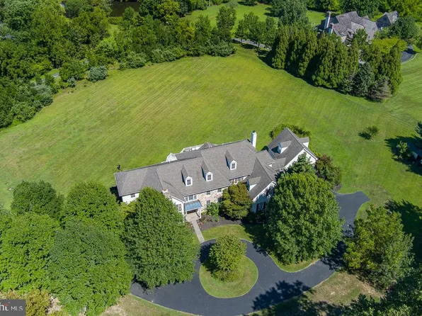 2 Spring Meadow Farm Ln, Malvern, PA 19355