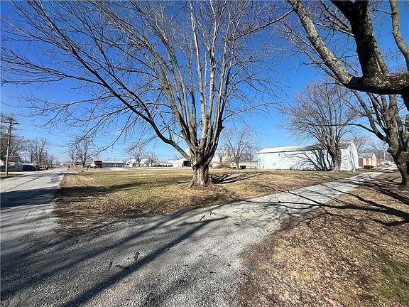 4th image of 705 SW 2nd St