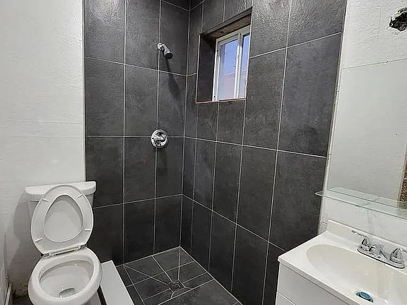 2nd image of 734 SW 4th St APT 6