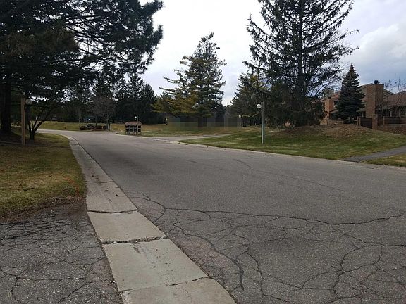 4th image of 1562 S Hill Blvd #1555