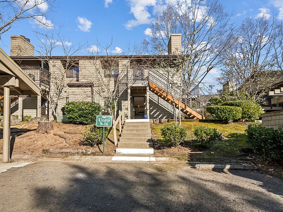 1st image of 15 Crestfield Ct #15