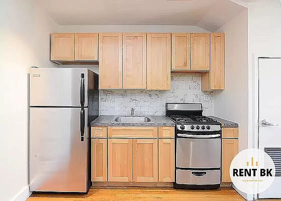 2nd image of 654 Park Pl #2RFF