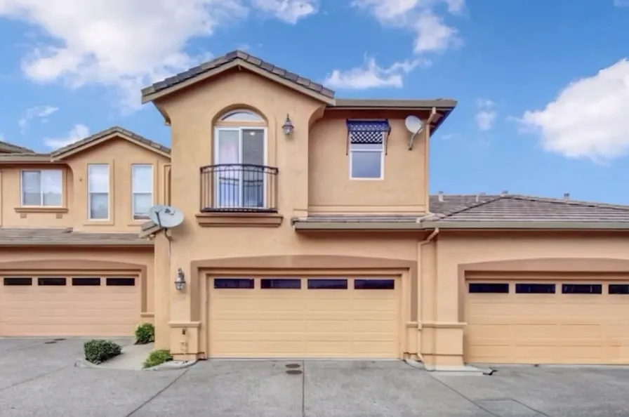 3 bed, 2.5 bath, 1713 sqft, $3,100 — Photo 3
