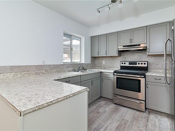 3rd image of 5903 Espanola Ave