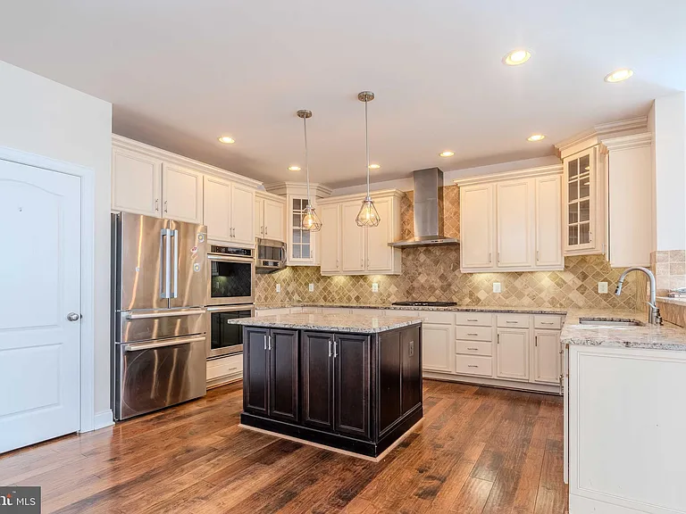 15316 Admiral Baker Cir — Photo 18