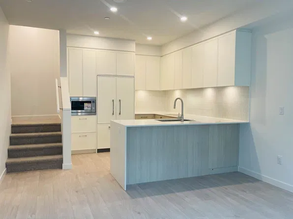 958 Lytton St #118, North Vancouver, BC V7H 2A5