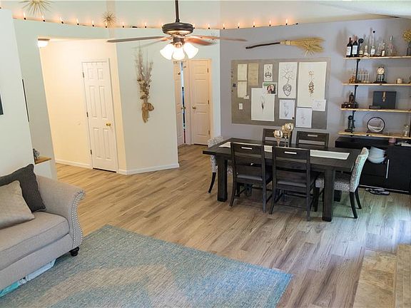5th image of 2402 Woodlawn Dr