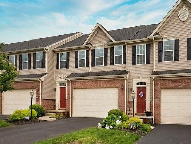 1st image of 352 Maple Ridge Dr