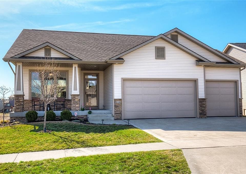 1st image of 1525 SE Waddell Way