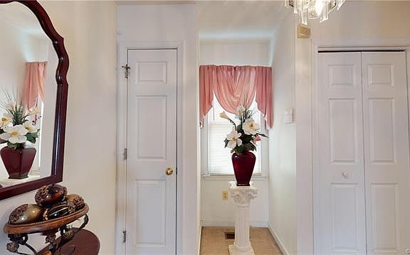 5th image of 21512 Court St