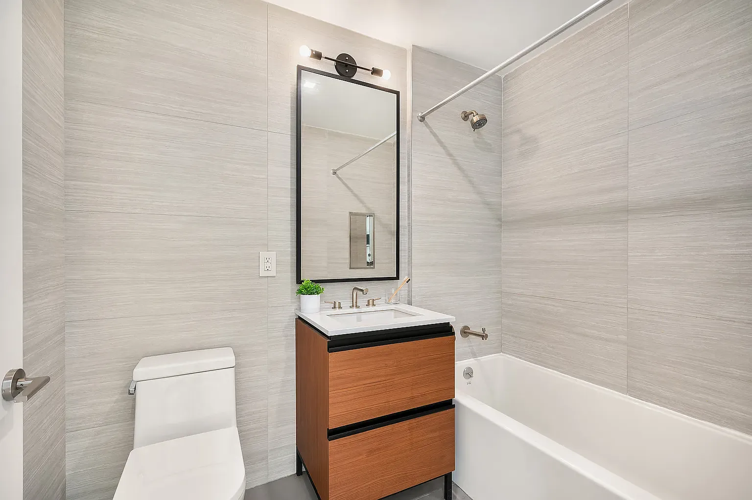 123 Linden Boulevard — Photo 4