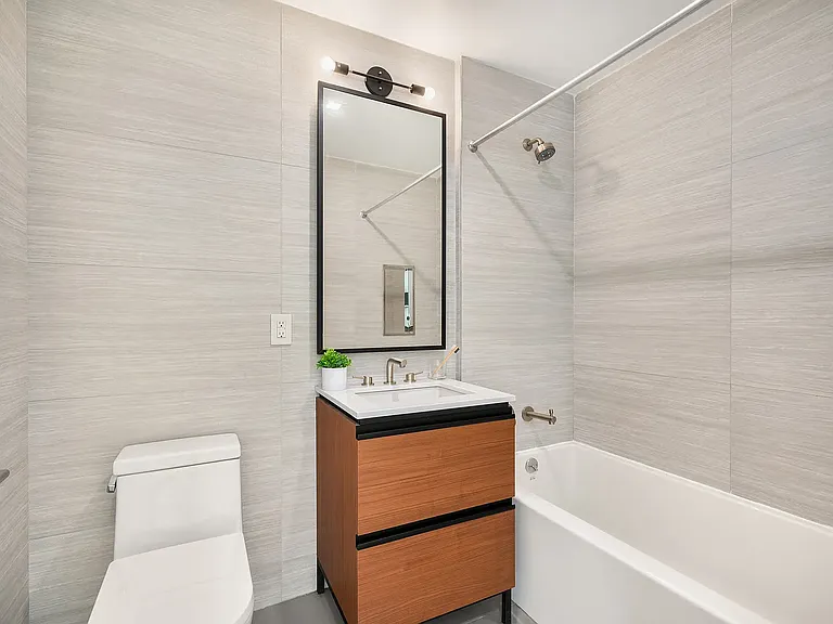123 Linden Blvd #H12M — Photo 4