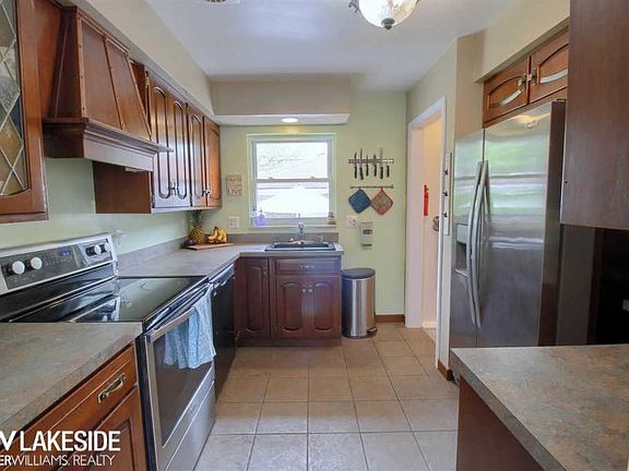 3rd image of 20017 Alger St #33
