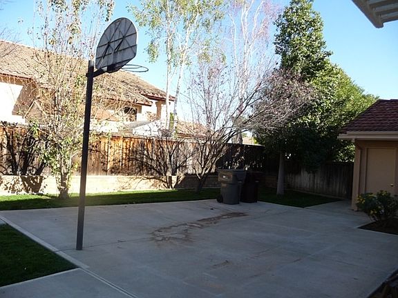 5th image of 25389 Blackthorne Dr