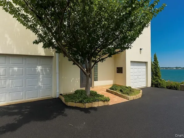 2730 Schurz Avenue image 2 of 12