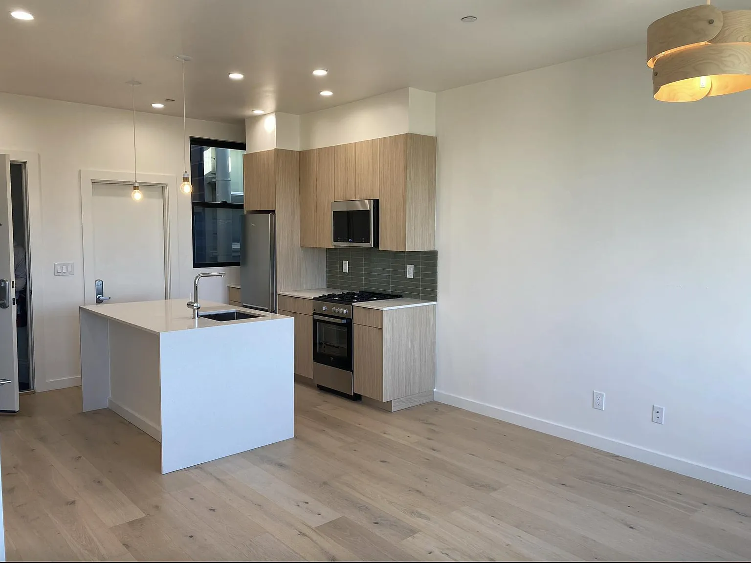 Studio, $3,995 — Photo 4