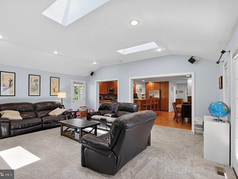 10207 Antietam Ave — Photo 9