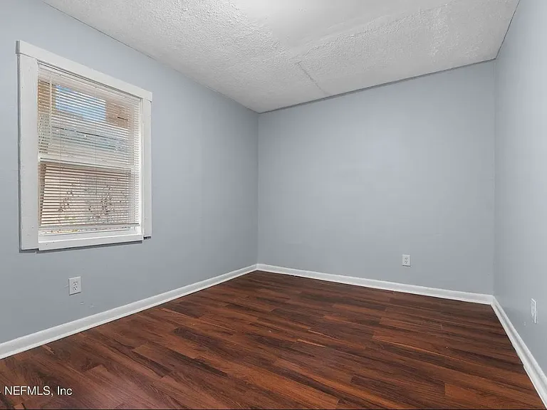 1127 W 5th St — Photo 10