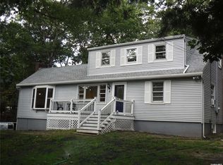 18 Medford Rd, Ridge, NY 11961