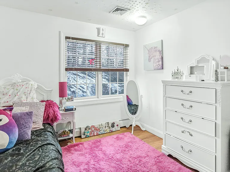 4 McNamara Dr — Photo 28