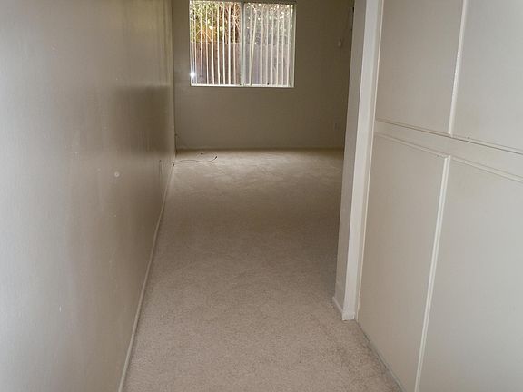 4th image of 18531 Dearborn St APT 18