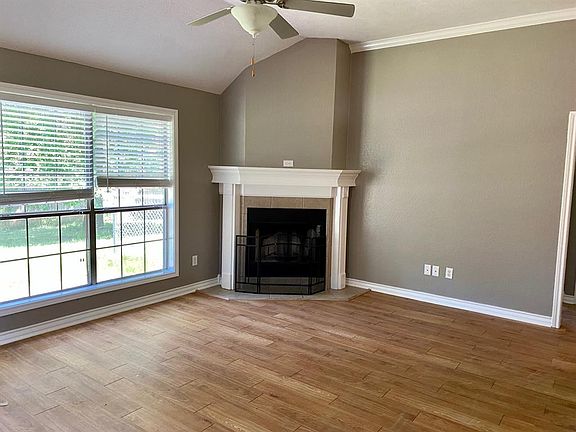 4th image of 514 E Greenfield Dr