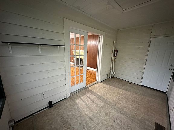 4th image of 1115 Crestview Ave