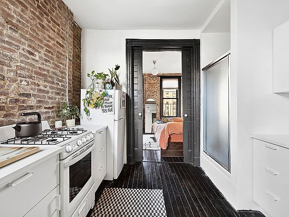 3rd image of 633 E 11th St APT 23