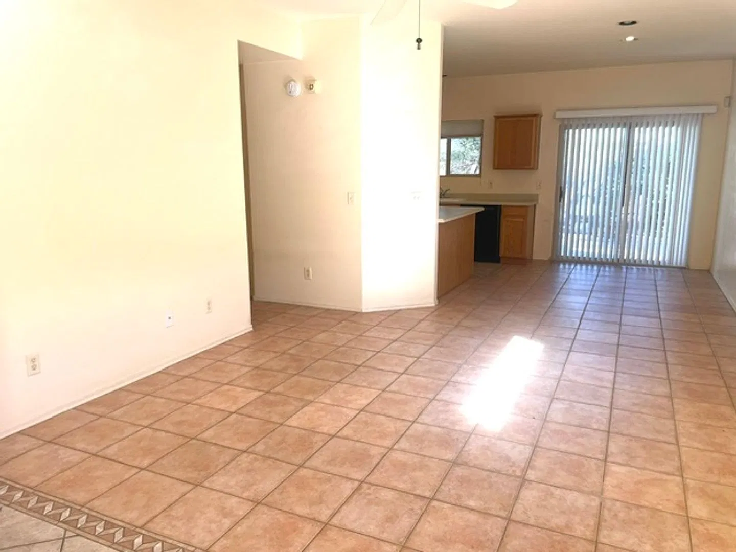 Charming 3 bedroom 2 bath in a convenient community that is close to everything. — Photo 4