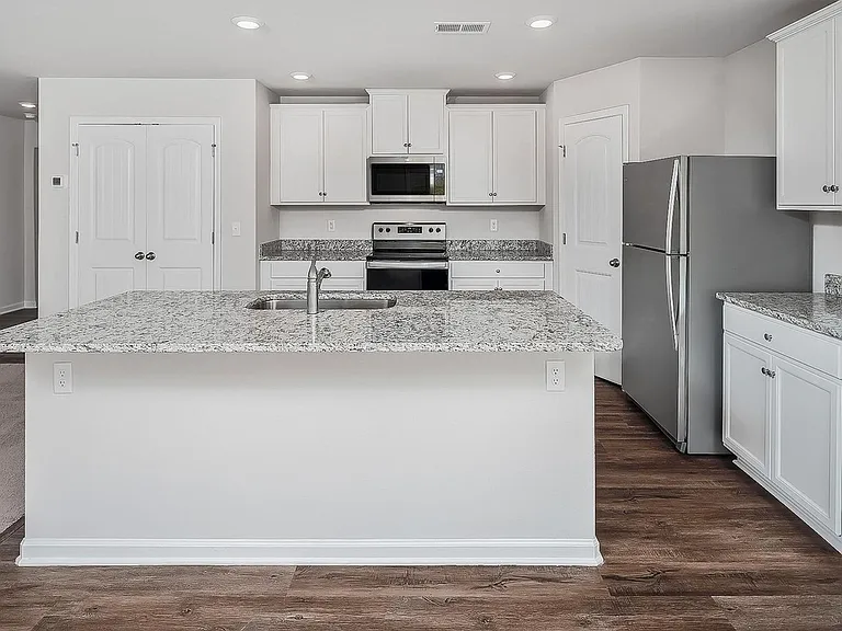 521 Hawley St — Photo 15