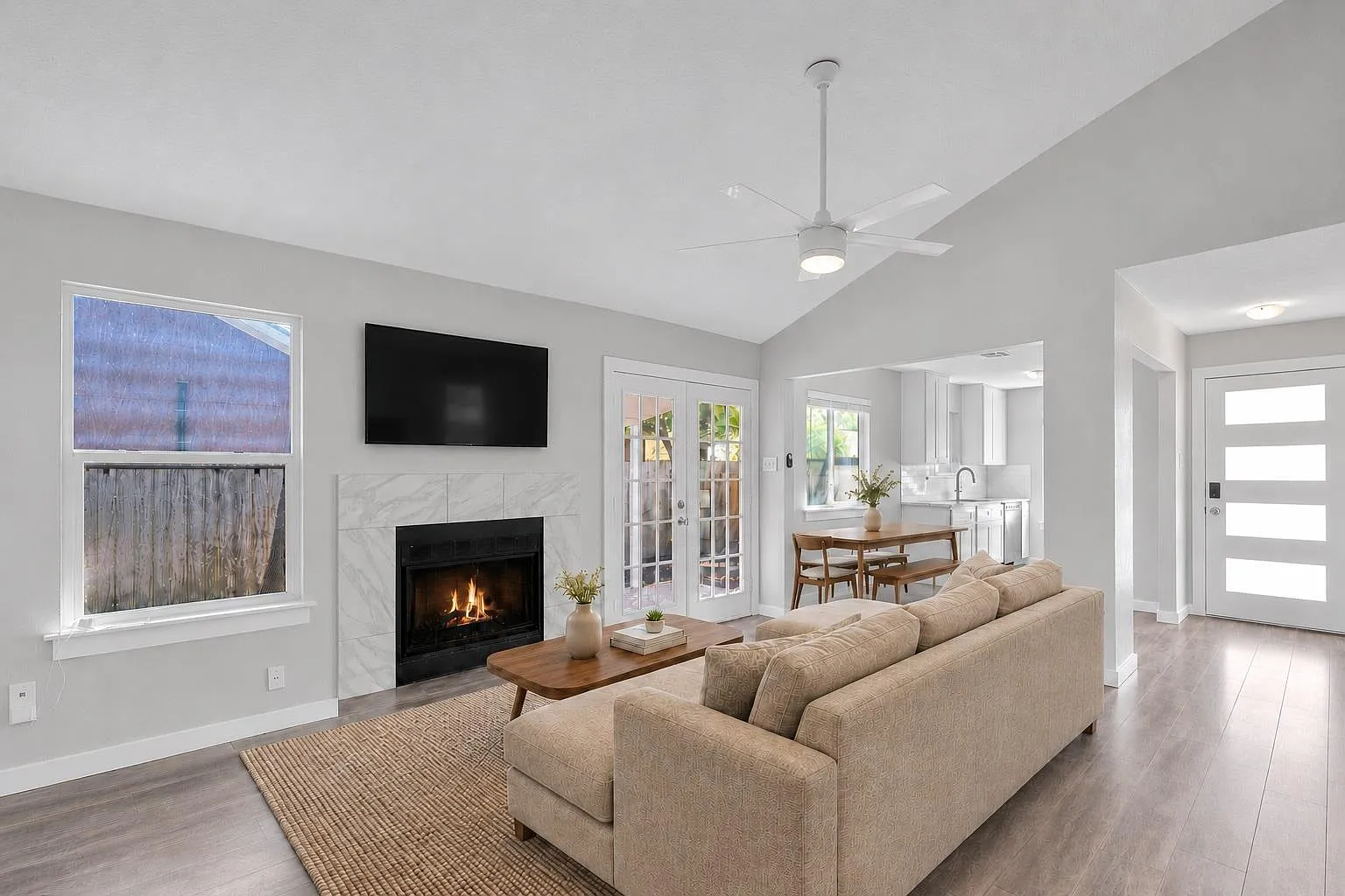 2 bed, 1.0 bath, 813 sqft, $2,000 — Photo 1