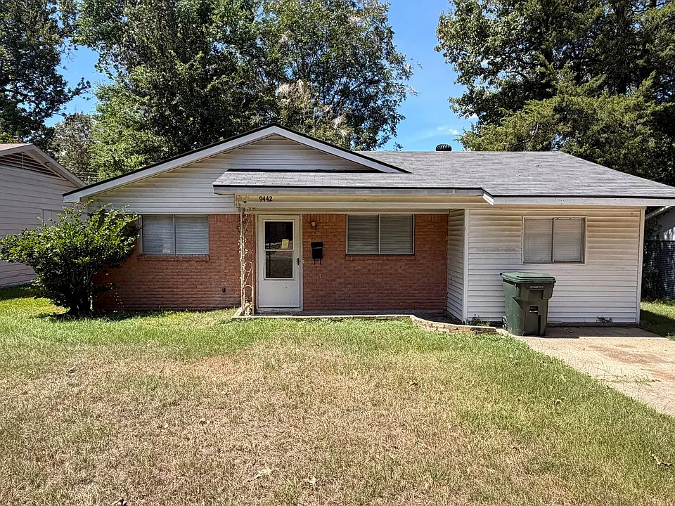 9442 Normandie Dr