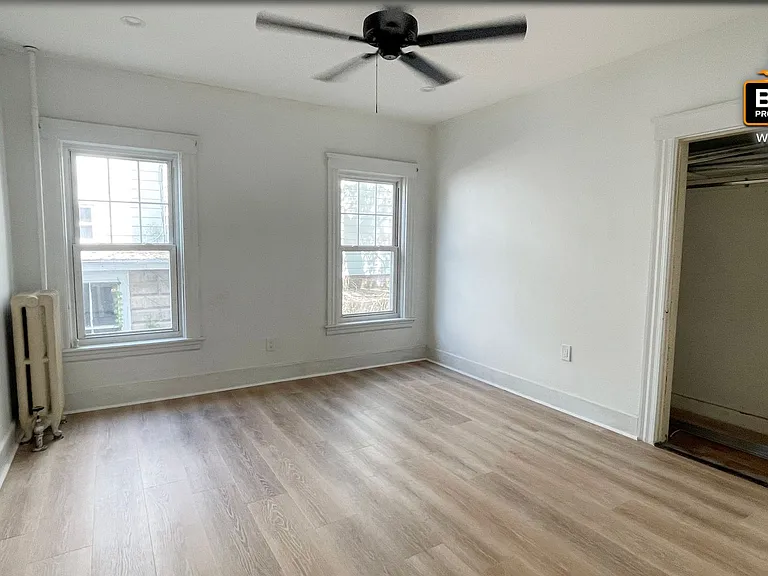 10-12 Otis St — Photo 38