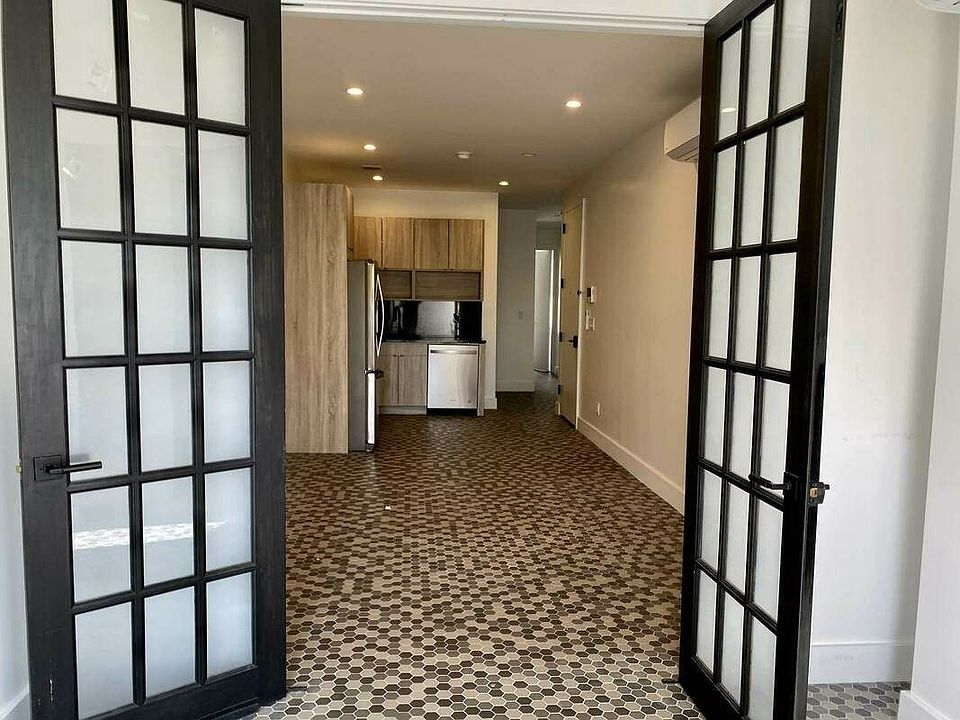 1st image of 523 Dean St APT 3L