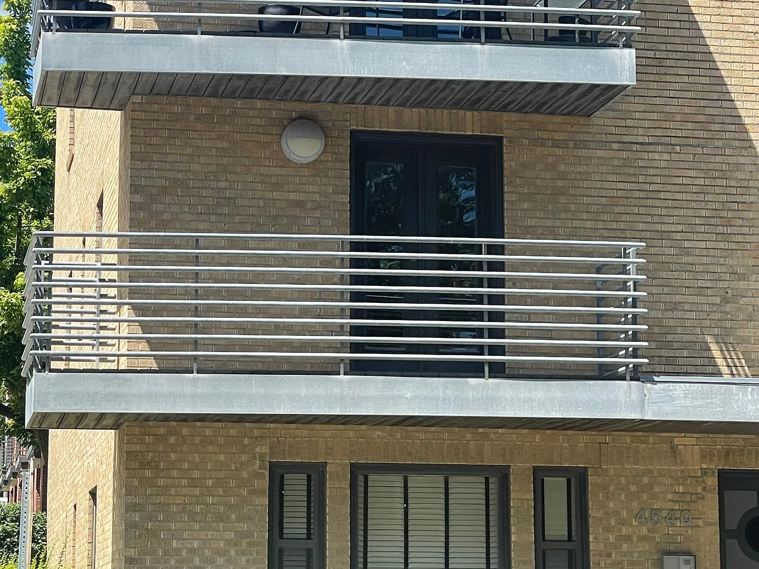 4540 Broadway — Photo 2