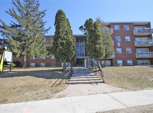 9 Craigton Dr #102, Toronto, ON M1L2N5