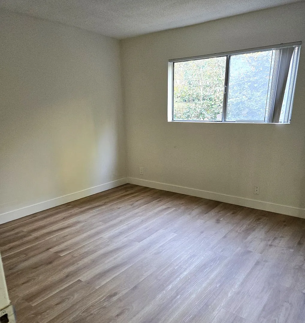 1226 Larrabee Street — Photo 4